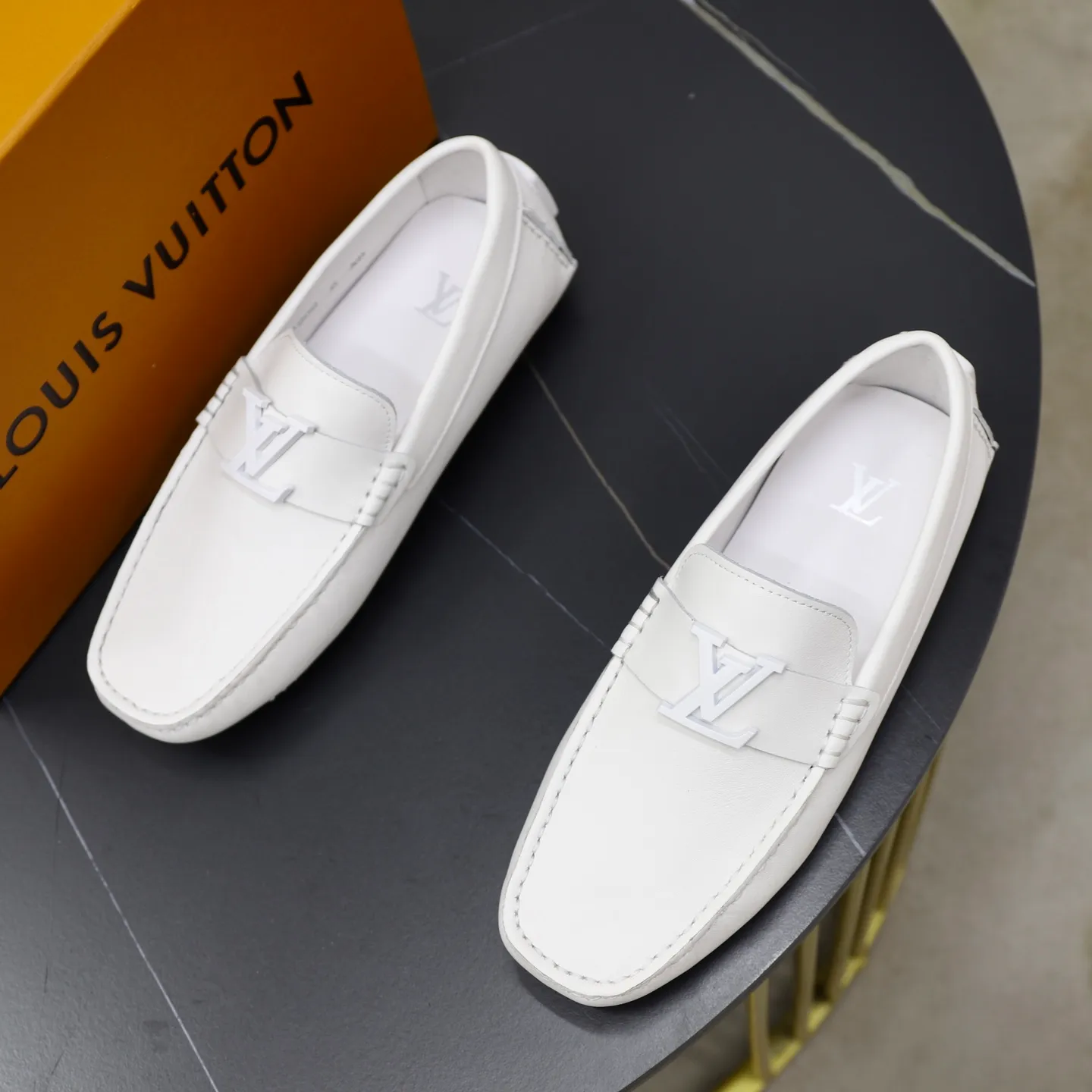 Ex-factory price: 480💰【LV】Louis Vuitton ⚠️High-end men’s driving and pedal series ⚠️38-44 (customized for 45) ⚠️All original cowhide leather! Thick and soft! Made entirely of calfskin lining! Rubber sheet anti-slip beanie sole! Three-dimensional package technology! Fashionable and classic! Handicrafts! Original high quality! Feel free to compare!